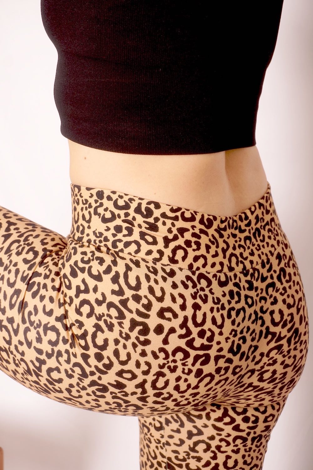 Leo-Leggings-Orbasics-leopard-print